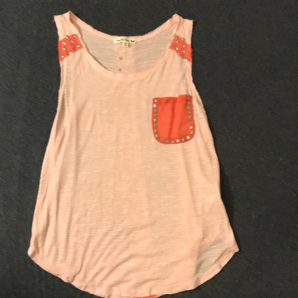 Edgy tank